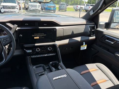 New 2026 GMC Sierra 2500 AT4 w/ AT4 Premium Plus Package AWD/4WD image 17