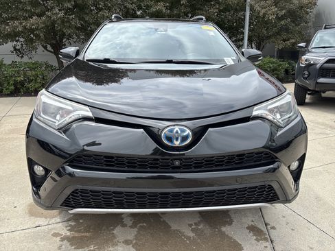 Used 2017 Toyota RAV4 SE AWD/4WD image 5