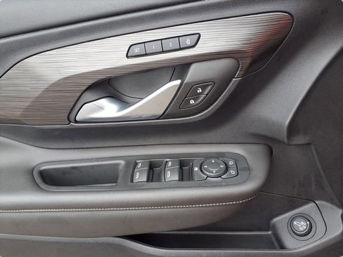 Used 2023 GMC Terrain SLT image 28