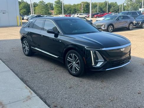 Certified 2024 Cadillac Lyriq Luxury AWD/4WD image 2