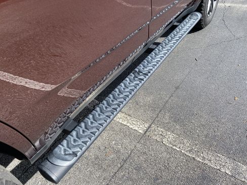 Used 2022 Chevrolet Tahoe Z71 w/ Luxury Package image 40