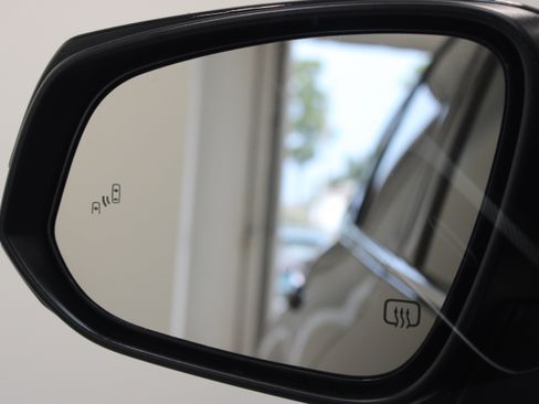 Used 2024 Toyota Highlander Platinum FWD image 22