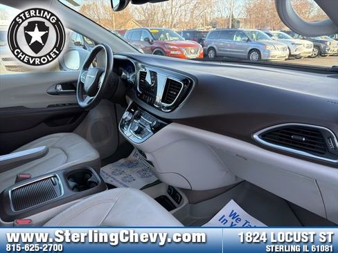 Used 2019 Chrysler Pacifica Touring-L Plus w/ Advanced Safetytec Group image 15