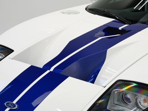 Used 2005 Ford GT RWD image 36