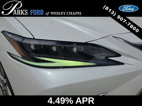 Used 2022 Lexus ES 300h Ultra Luxury w/ Accessory Package 2 FWD image 7