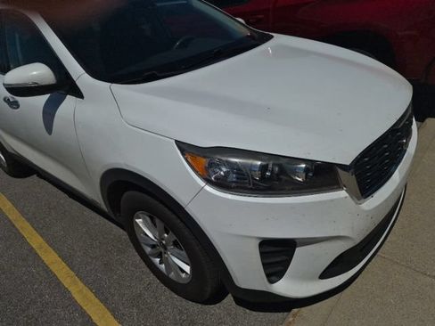 Used 2019 Kia Sorento AWD V6 image 4
