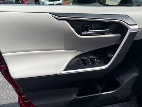 Used 2022 Toyota RAV4 XLE image 9