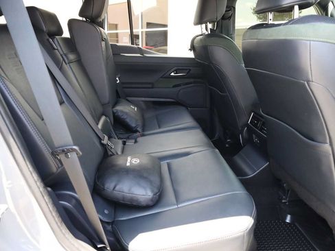 Used 2024 Lexus GX 550 AWD/4WD image 38