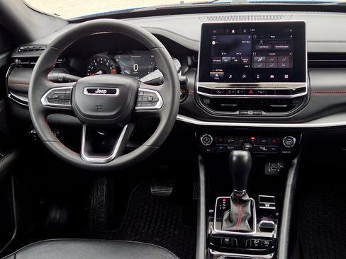 Used 2024 Jeep Compass Trailhawk AWD/4WD image 19