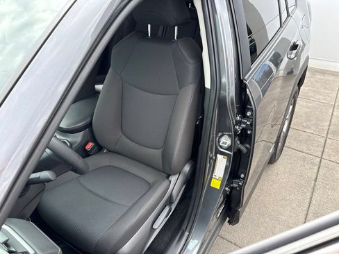 Used 2025 Toyota RAV4 LE AWD/4WD image 12