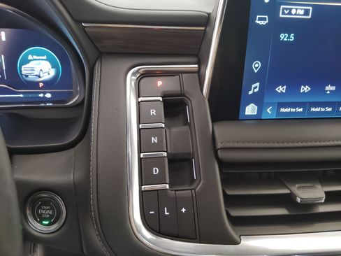 Used 2024 Chevrolet Tahoe LT w/ Luxury Package image 18