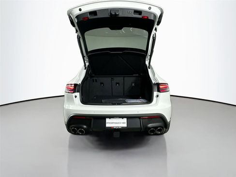 Certified 2026 Porsche Macan S AWD/4WD image 36