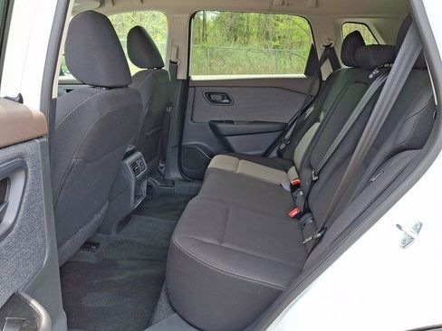 Used 2023 Nissan Rogue S AWD/4WD image 10