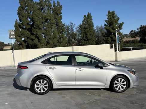 Used 2025 Toyota Corolla LE image 28