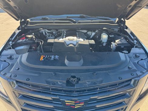 Used 2017 Cadillac Escalade Platinum AWD/4WD image 26