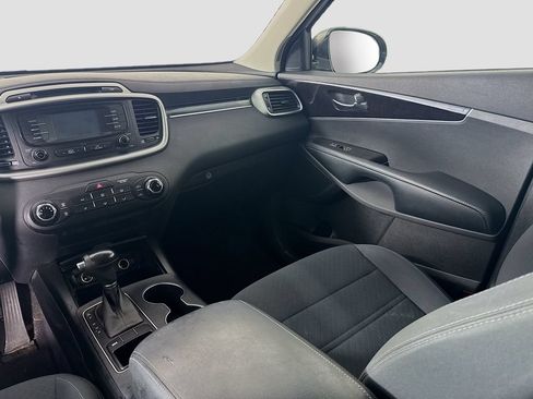 Used 2017 Kia Sorento FWD image 22