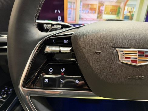 Used 2025 Cadillac Escalade ESV Sport w/ Touring Package image 35