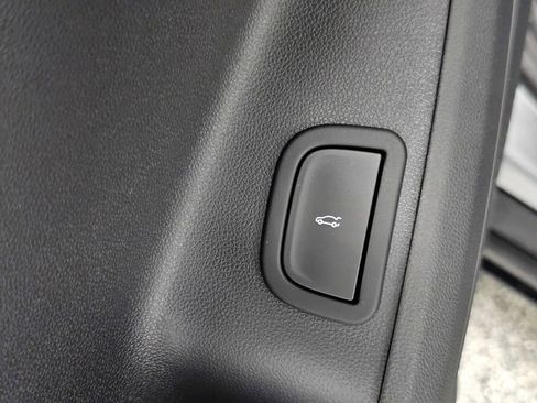 Used 2026 Chevrolet Traverse LT w/ Driver Confidence Package image 29