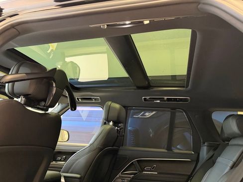 New 2025 Land Rover Range Rover SE AWD/4WD image 13