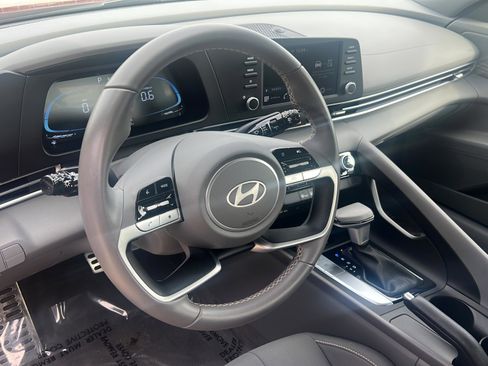 Certified 2025 Hyundai Elantra Sport image 9