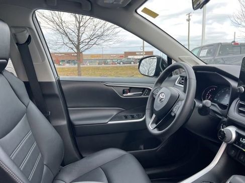 Used 2023 Toyota RAV4 XLE Premium image 34