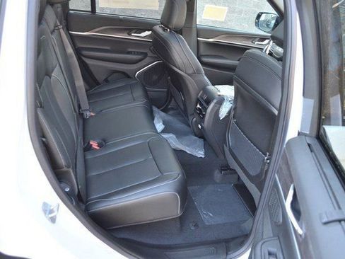 New 2025 Jeep Grand Cherokee Limited w/ Luxury Tech Group II image 33