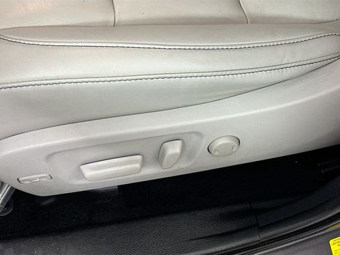 Used 2019 Toyota Highlander XLE image 13