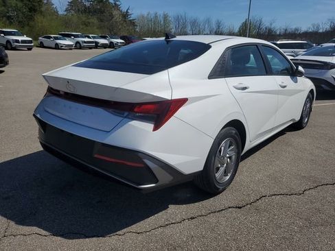 New 2026 Hyundai Elantra SE FWD image 4