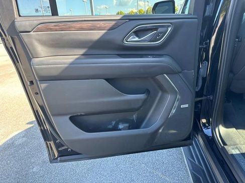 Used 2023 Chevrolet Suburban LT image 15