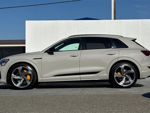 Used 2022 Audi e-tron S Prestige image 6