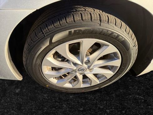 Used 2019 Nissan Sentra S w/ Appearance Package image 6