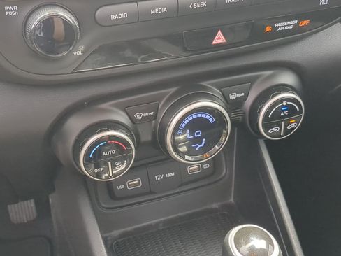 Used 2022 Hyundai Venue SEL FWD image 19