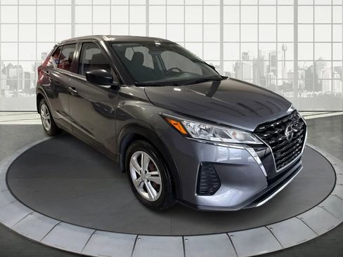 Used 2021 Nissan Kicks S image 1