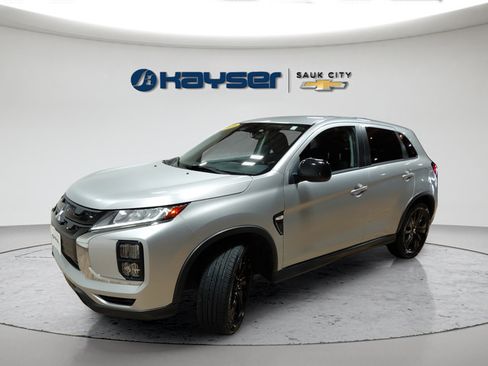 Used 2025 Mitsubishi Outlander Sport LE AWD/4WD image 3