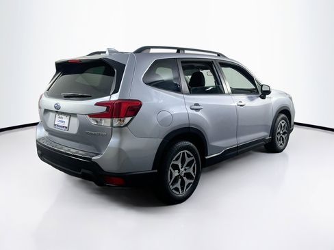 Used 2020 Subaru Forester Premium image 5