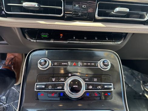 Used 2022 Lincoln Nautilus Reserve w/ Equipment Group 202A image 17