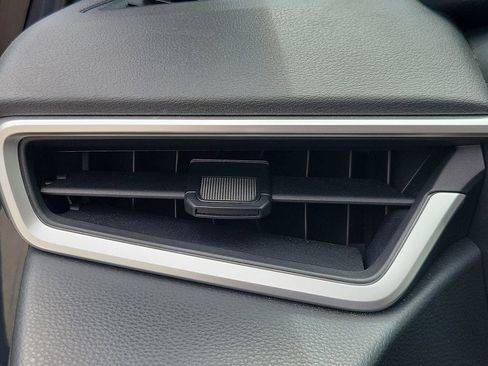 Used 2025 Toyota Corolla LE w/ Convenience Package image 31