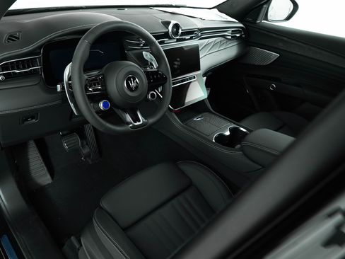 New 2025 Maserati Grecale Modena image 31