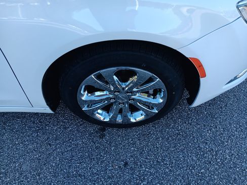 Used 2016 Chrysler 200 Limited w/ Anniversary Edition FWD image 8
