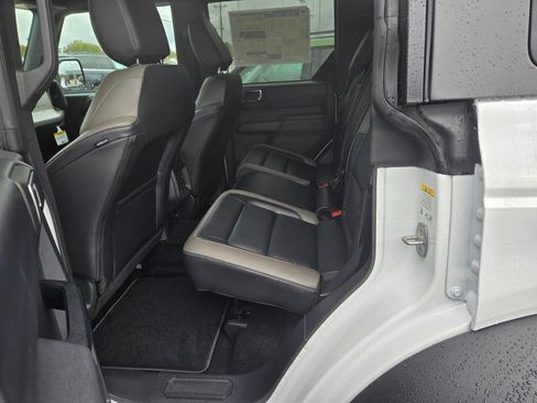 New 2025 Ford Bronco Outer Banks w/ Sasquatch Package AWD/4WD image 8