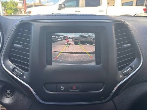 Used 2020 Jeep Cherokee Latitude Plus FWD image 34