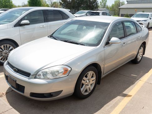 Used 2006 Chevrolet Impala LT FWD image 4