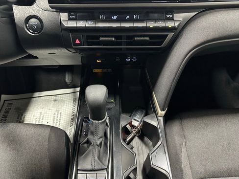 Used 2025 Toyota Camry LE image 39