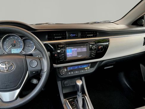 Used 2015 Toyota Corolla LE FWD image 9