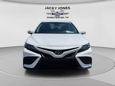 Used 2024 Toyota Camry SE FWD image 8