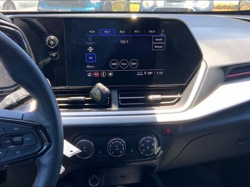 Used 2024 Chevrolet Trax RS FWD image 7