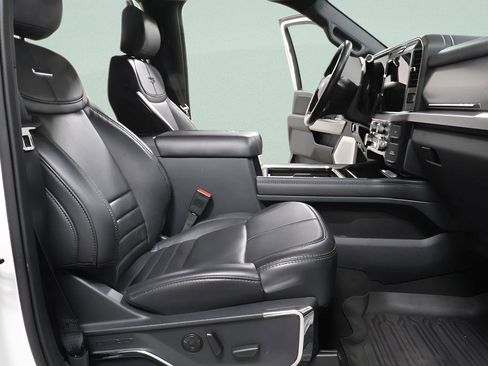 Used 2025 Ford F250 Platinum image 32