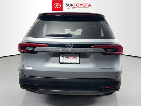 Used 2024 Toyota Grand Highlander AWD image 5