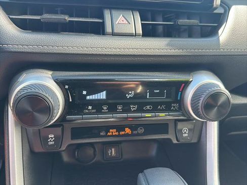 Certified 2025 Toyota RAV4 LE AWD/4WD image 17