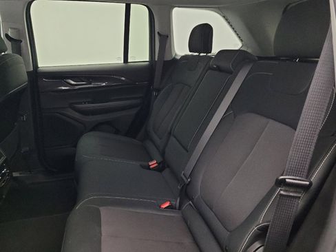 Used 2023 Jeep Grand Cherokee Laredo image 18